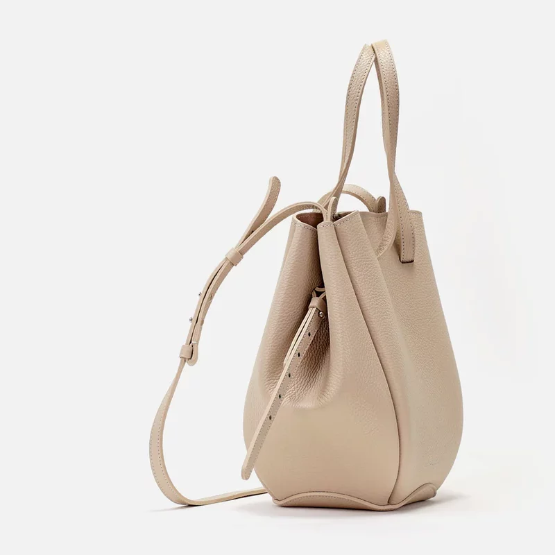 Geanta Petale, Piele Texturata, Culoare Vanilie Rosé, cu Accesorii